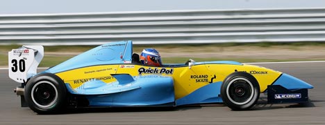 Fuld fart op af langsiden på Zandvoort.